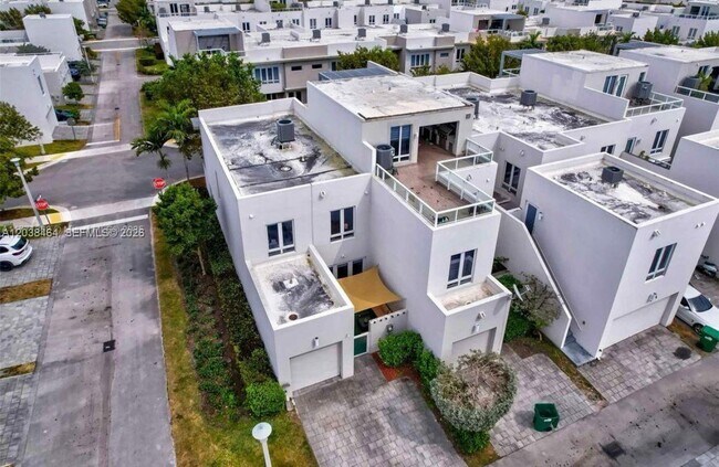 Foto del edificio - 6438 NW 104th Ct