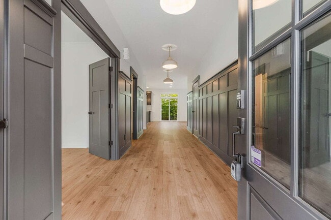 Building Photo - Beautifully Designed Home With Exceptional Space & Modern Comfort