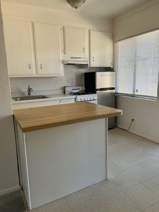 Foto del edificio - AVAILABLE NOW $300 off First Month Rent