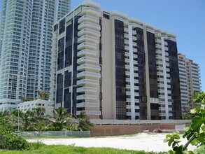 Building Photo - 6423 Collins Ave