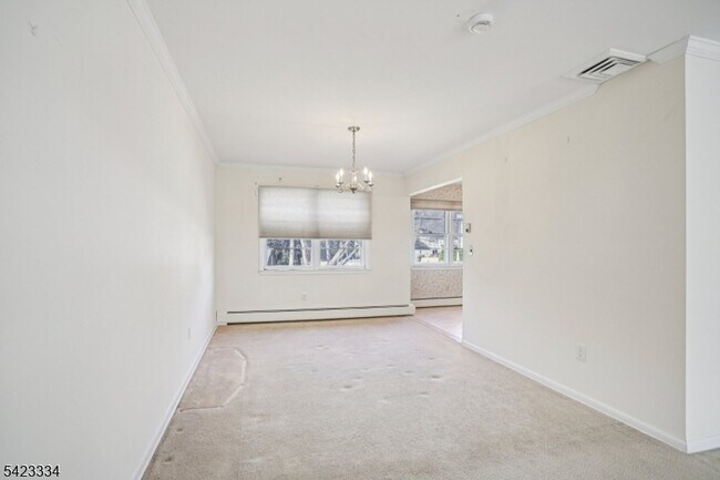 Foto del edificio - 2 Eisenhower Rd