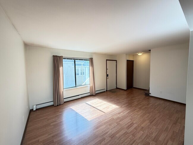 Building Photo - 1707 Dexter Ave