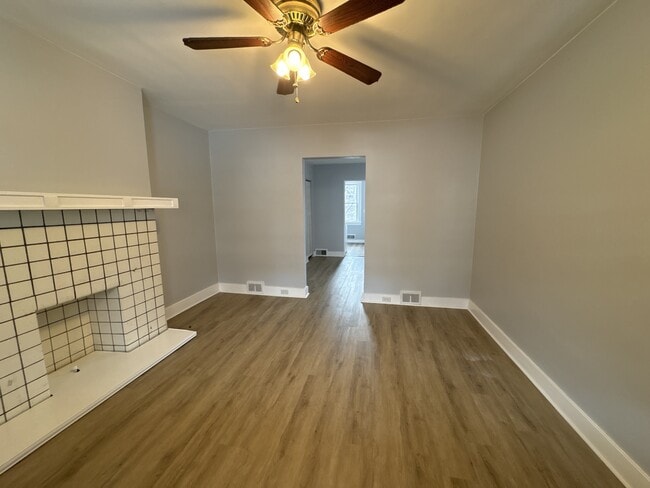 Building Photo - 2932 Pyramid Ave