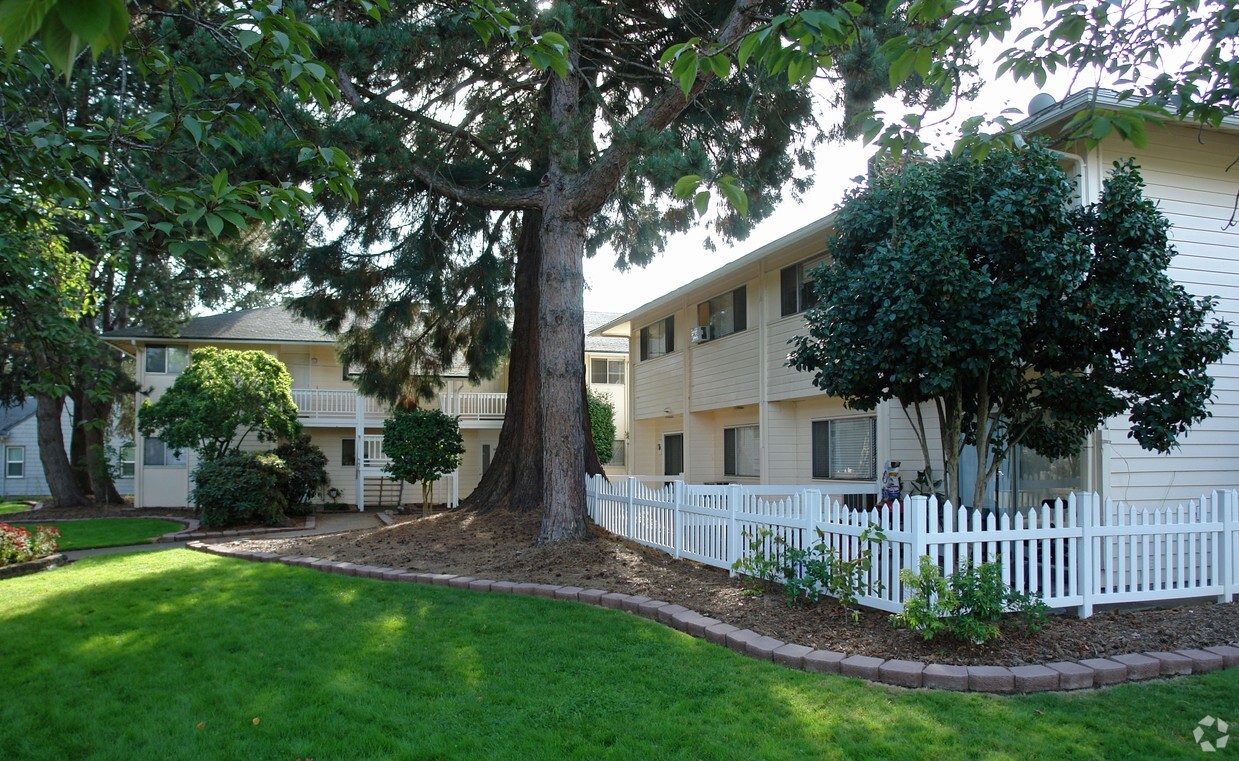 Primary Photo - 2020 Center St NE