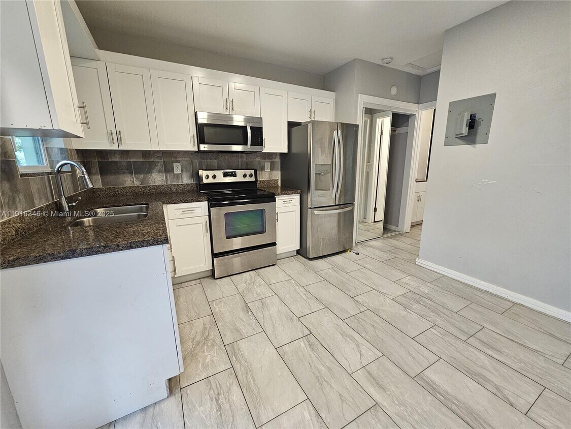 Foto principal - 950 NW 5th St