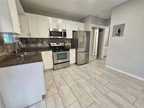 Building Photo - 950 NW 5th St