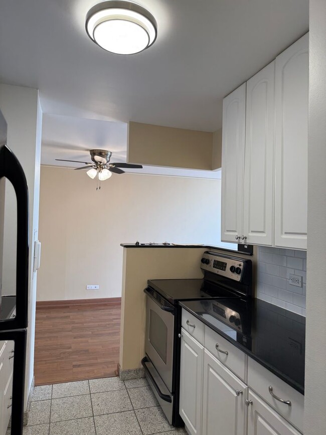 Building Photo - Updated 1 bedroom Condo in Granville Beach!