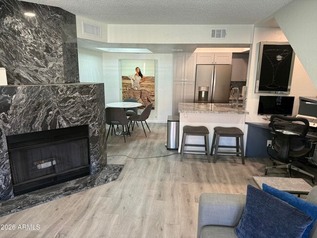 Foto del edificio - 1820 E Morten Ave