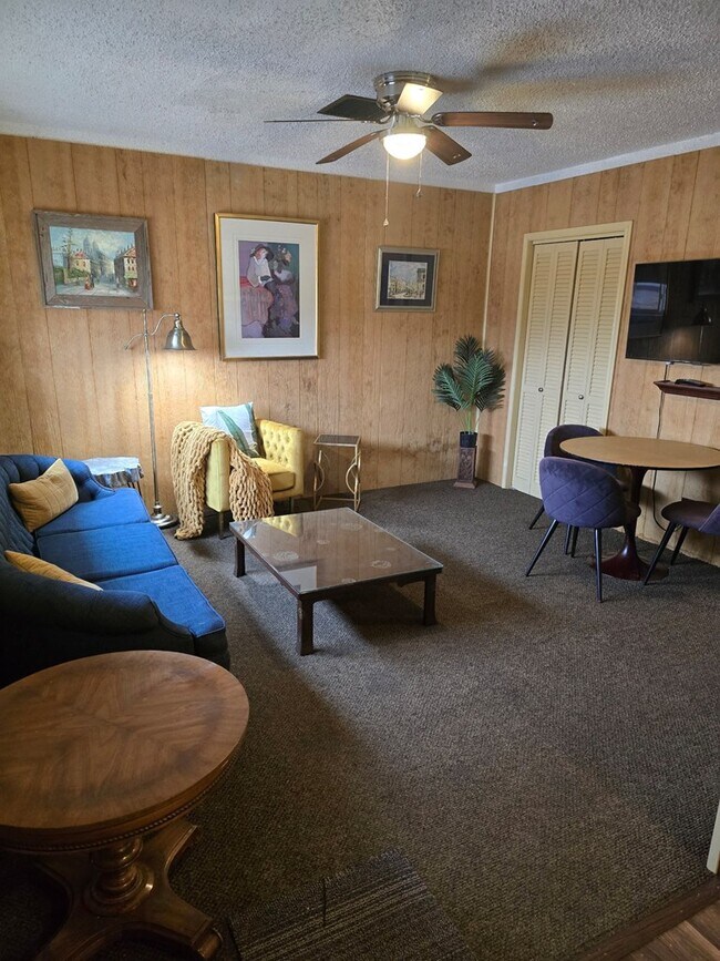 Foto del edificio - 1501 N Texas Ave
