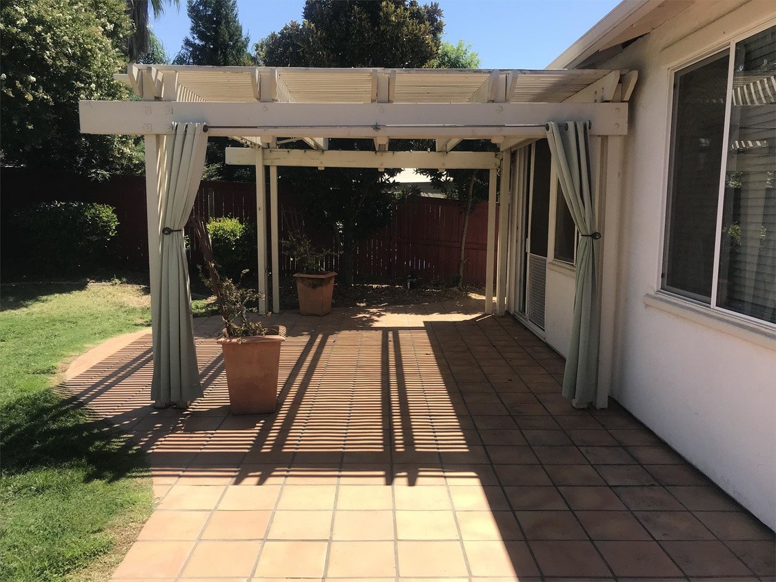 Foto principal - 7040 Kelmscott Ln
