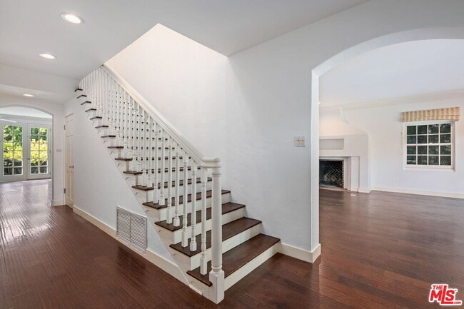 Foto del edificio - 139 S Anita Ave