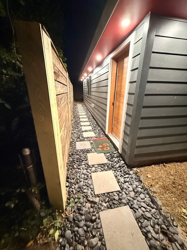 Building Photo - 4803 Butterworth Pl NW