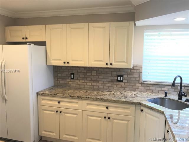 Foto del edificio - 4761 NW 5th Ct