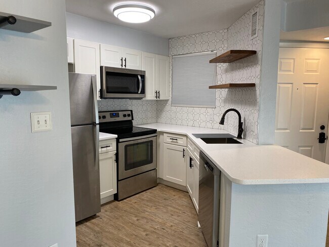 Building Photo - 1801 Island Club Dr