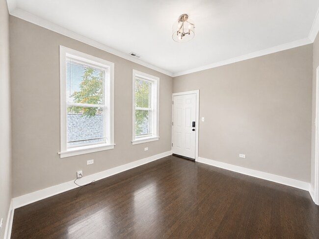 Building Photo - 5409 S Winchester Ave