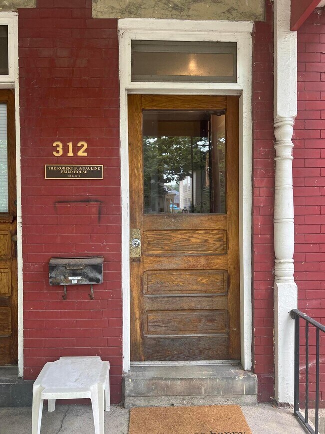 Foto del edificio - 312 W 7th Ave
