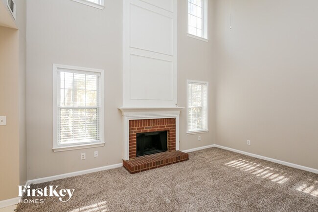 Building Photo - 3390 Northcliff Dr