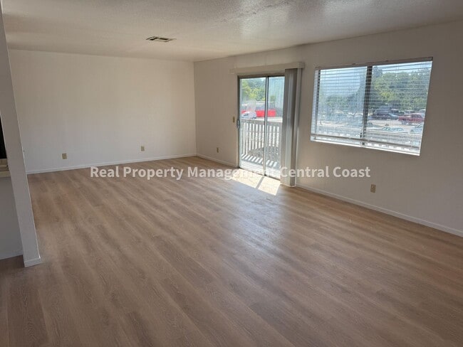 Building Photo - 6460 Nacimiento Ave