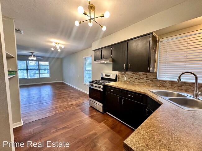 Building Photo - 3 br, 1 bath House - 926 Zarsky Dr.