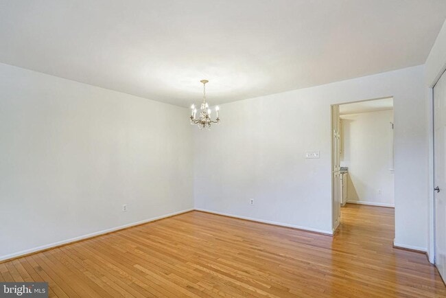 Foto del edificio - 7481 Jayhawk St