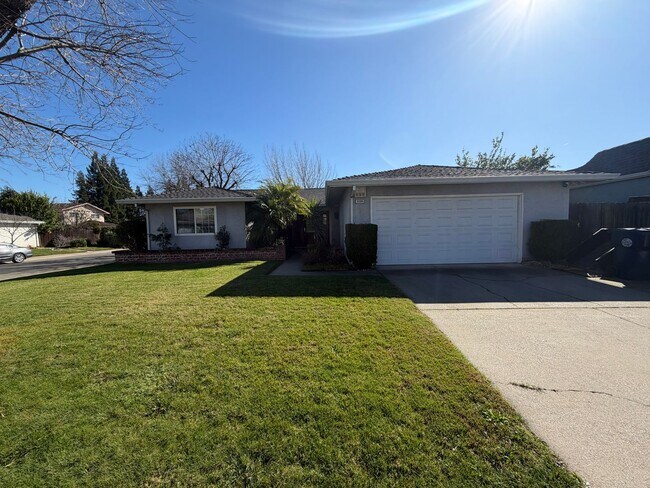 Building Photo - 3 Bedroom | 2 Bathroom | Single family with pool