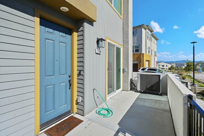 Entrada principal y patio - 27586 Manzanita Way