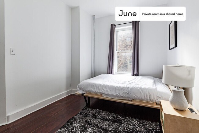 Foto del edificio - Room in Shared 3 bed/1 bath home