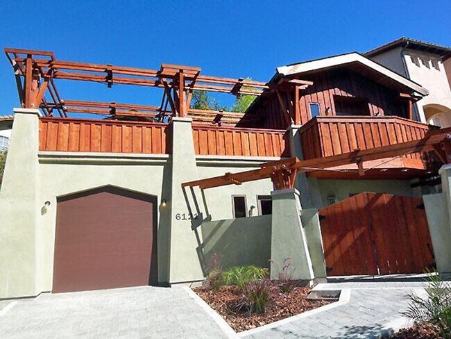 Building Photo - Monclair retreat, space and luxury in serene setting