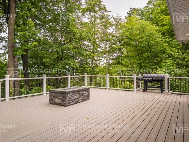 Foto del edificio - 5311 Shore Acres