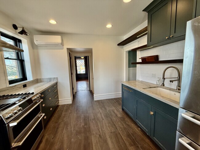 Foto del edificio - 1228 Bryan Ave