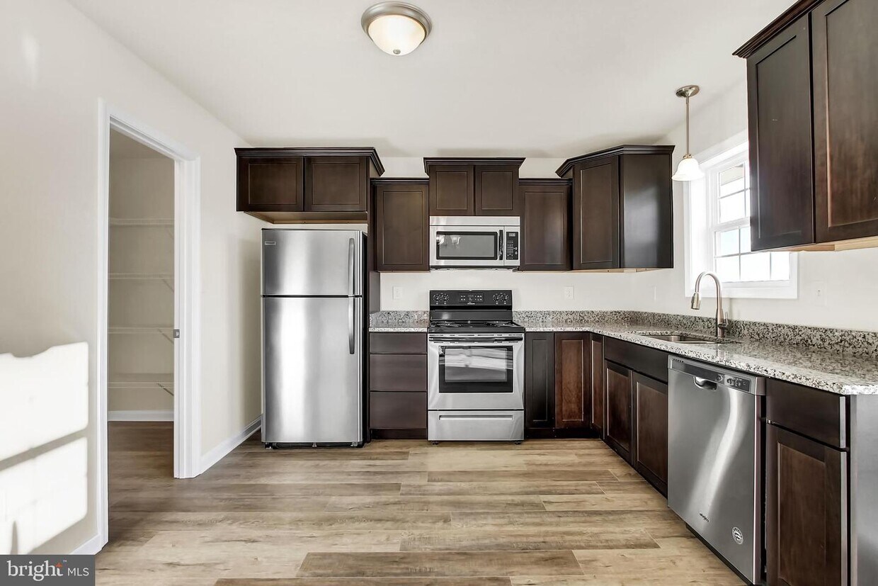 Foto principal - 2500 Oakwood Lane