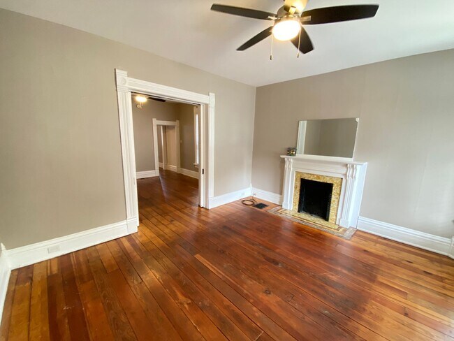 Foto del edificio - 223-225 W 8th Ave