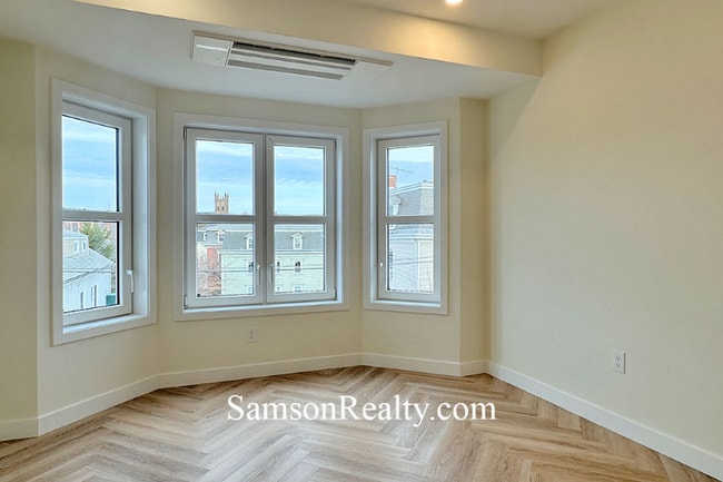 Building Photo - 381 Wickenden St