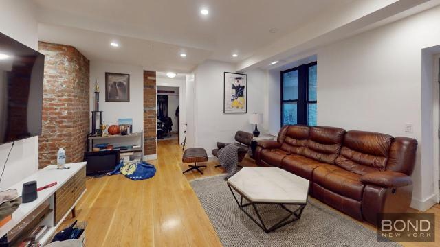 Building Photo - 3 bedroom in Manhattan NY 10014