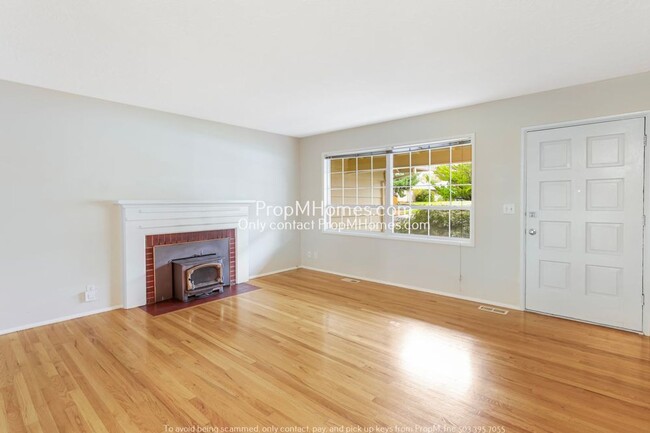 Building Photo - Charming Three-Bedroom Haven in the Heart ...