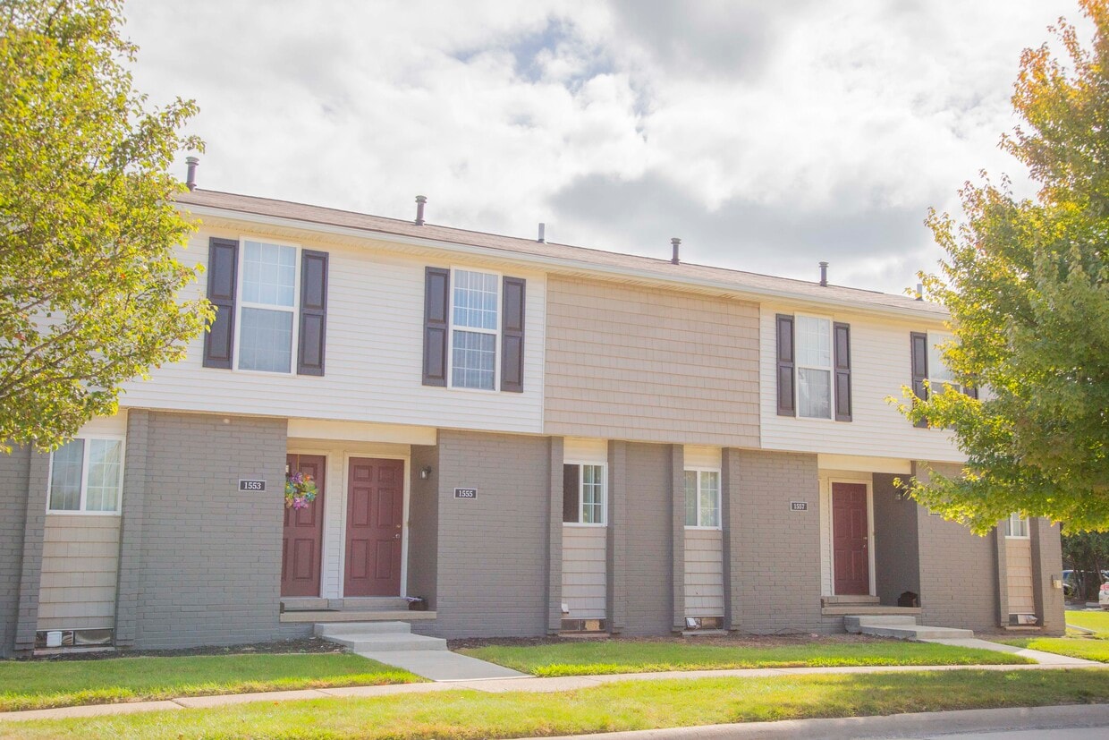 Meadowood Townhomes Apartments 41140 Canton Ct Canton, MI