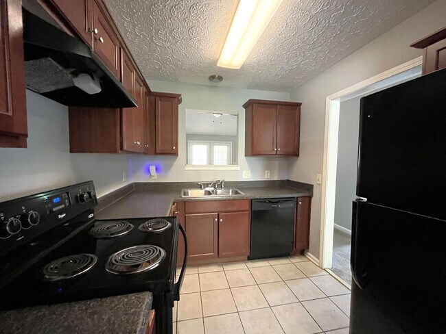 Building Photo - Excellent 3 Bedroom 2 Bath Home in West Nashville!