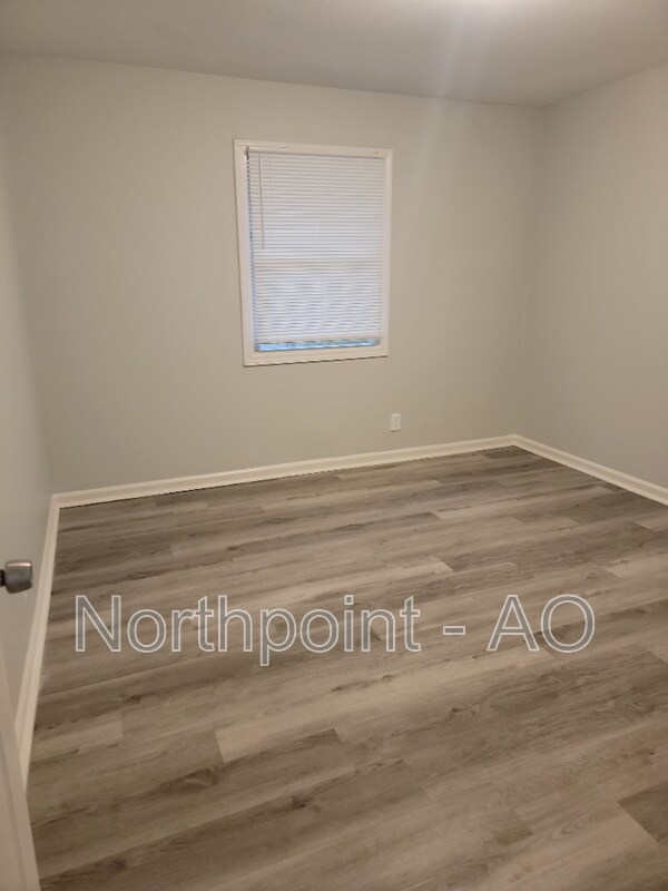 Building Photo - 926 Hall St NW