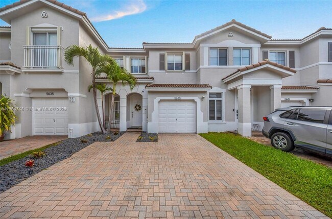 Foto del edificio - 5625 NW 112th Path