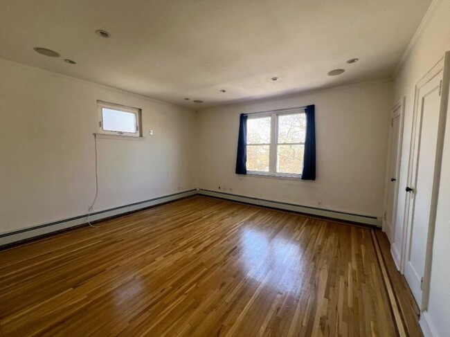 Foto del edificio - 1 bedroom in WOODSIDE NY 11377