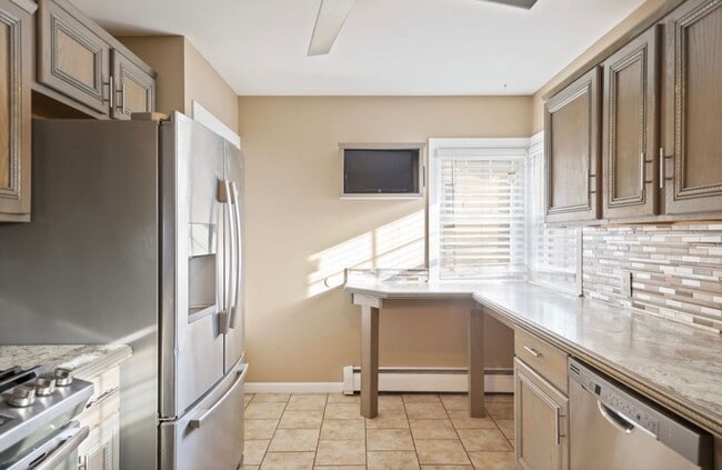 Foto del edificio - Designer-Inspired 3 Bedroom, 2 Bath Home With Finished Basement & In-Ground Pool