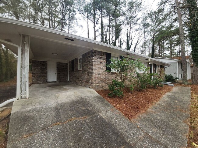Building Photo - Charming 3BR/2BA Home with Updated Kitchen & Spacious Backyard in Atlanta!