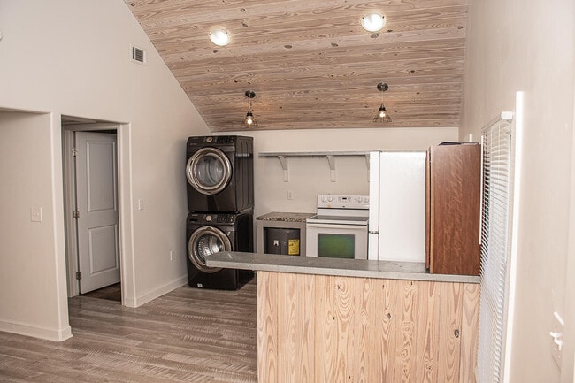 Foto del edificio - 452 N Spring St