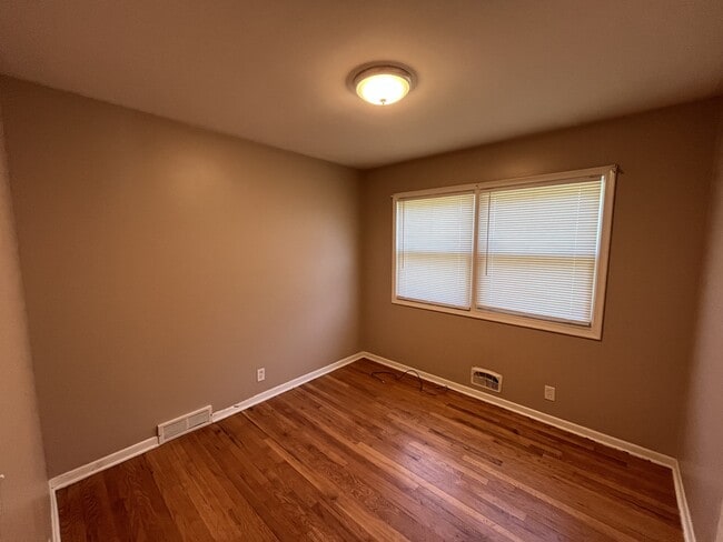 Building Photo - 5363 N 47th Ave