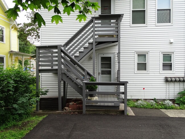 Building Photo - 146 Montowese St
