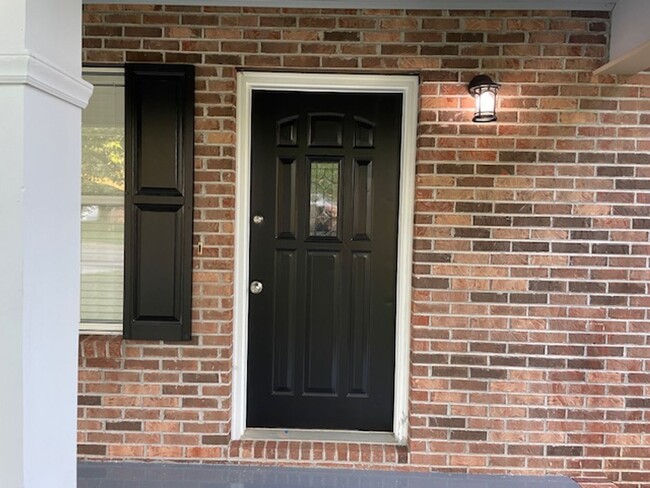 Building Photo - Maryville 37804 - 3 bedroom in convenient ...