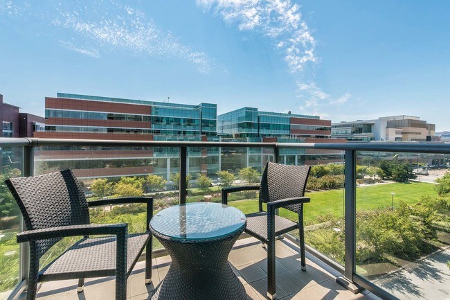 Foto del edificio - Madrone Corner Condo with Terrace
