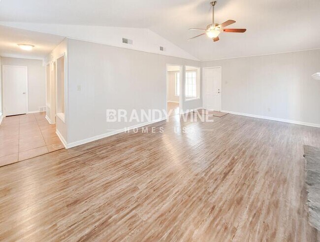 Building Photo - 6395 Golden Park Dr