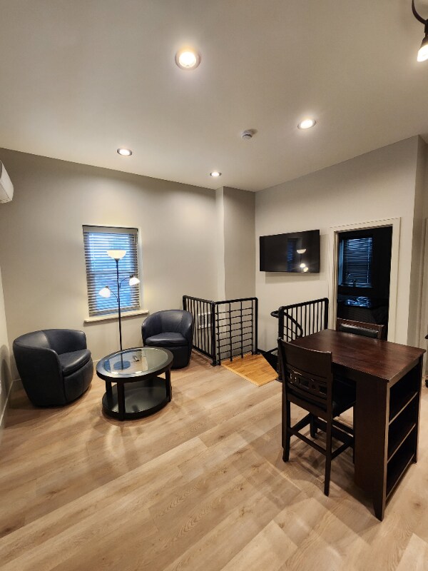 Foto principal - 104 W 8th Ave
