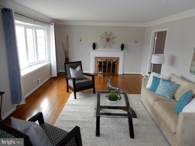 Foto del edificio - 7115 Warbler Ln